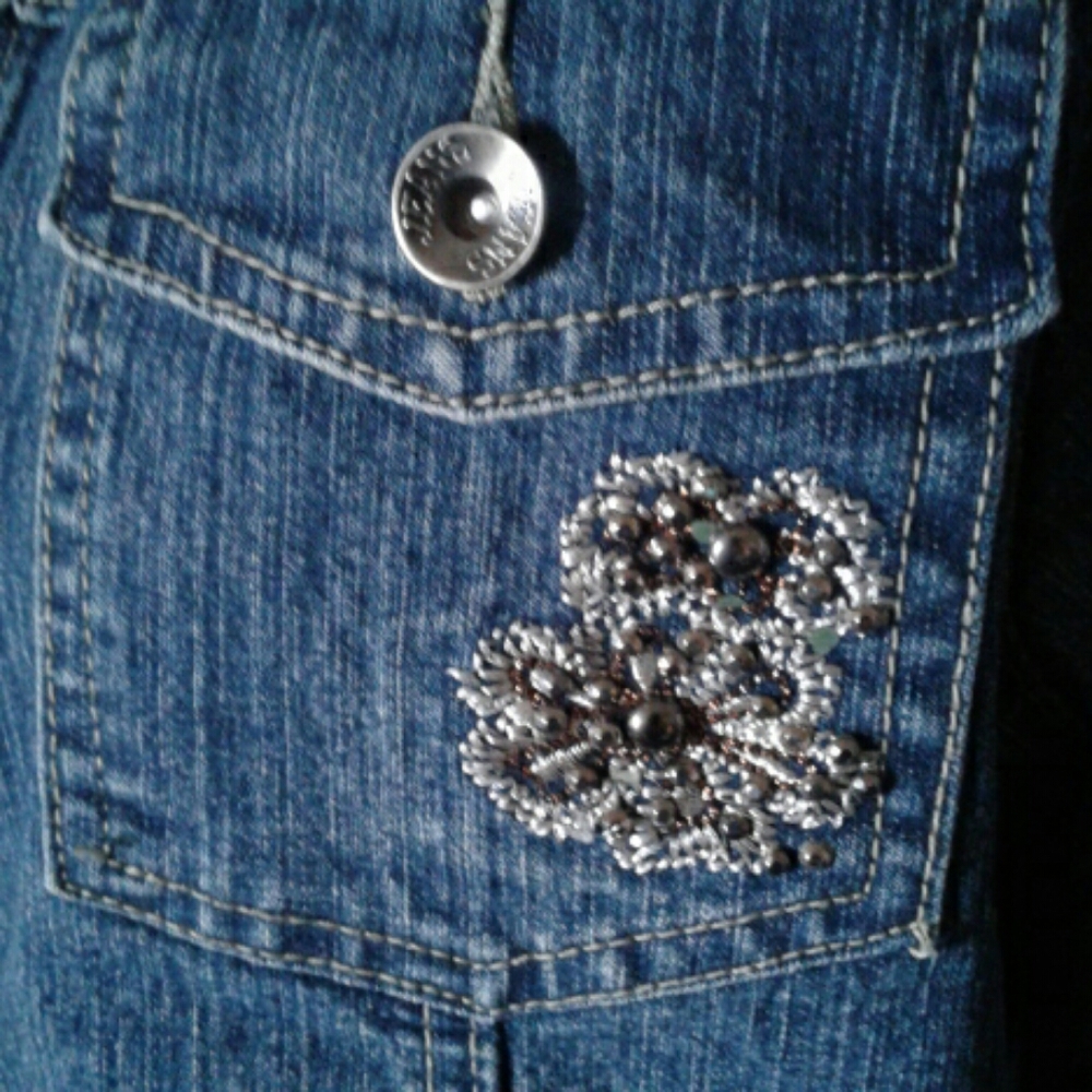 Jean jacket w/ embroidered detail on chest pockets